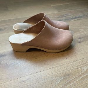 BRYR size 7 clog